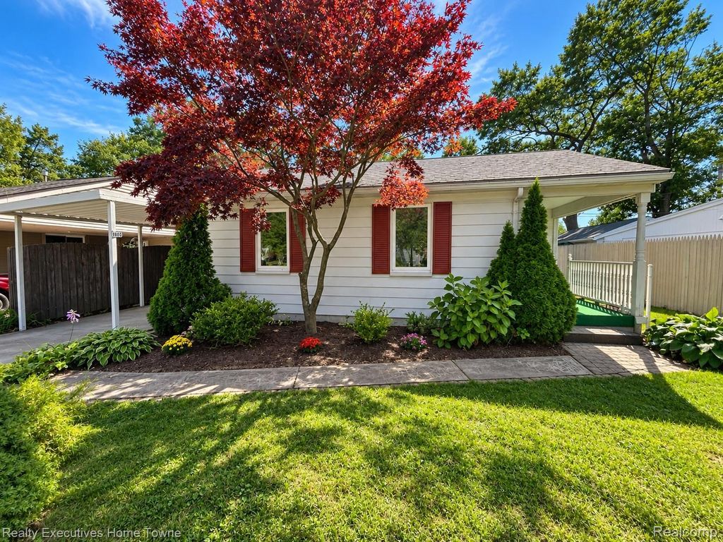 1806 Mansfield Street, Port Huron