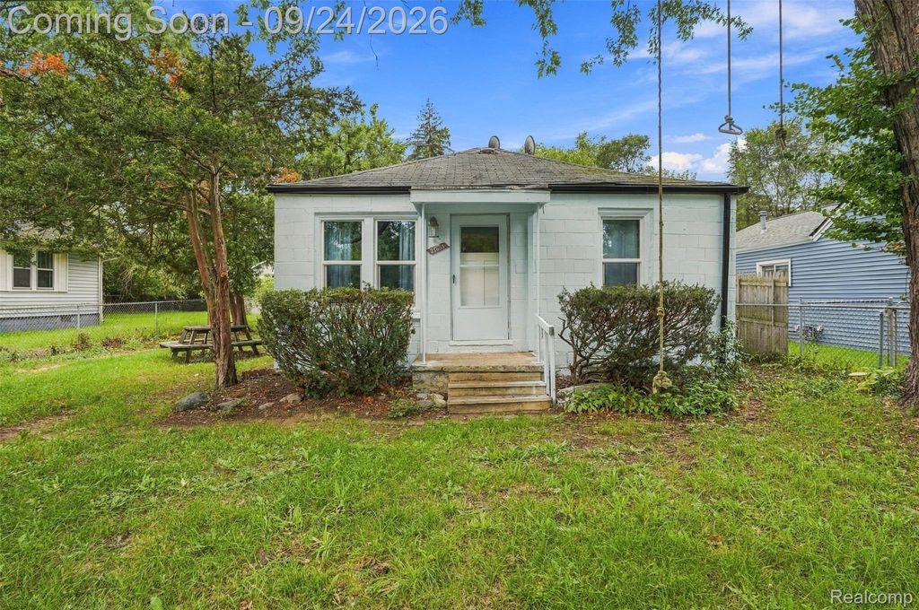 21631 Jacksonville Street, Farmington Hills