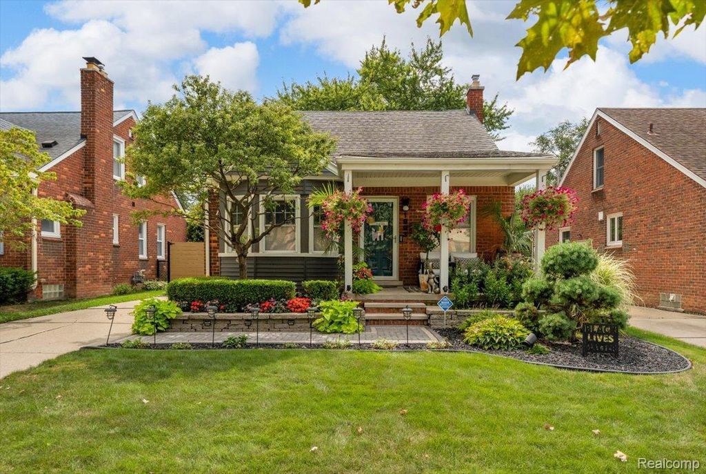 1993 Anita Avenue, Grosse Pointe Woods