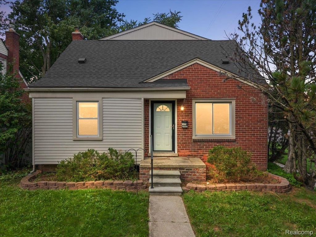 3225 N Vermont Avenue, Royal Oak