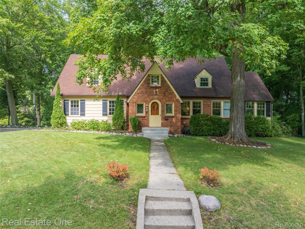 215 Hill Street, Northville