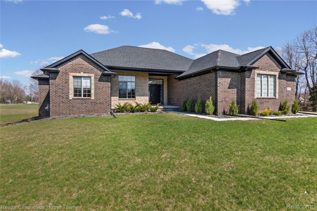 7285 Wood Pointe Drive, Almont