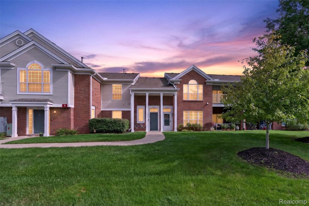 16885 Carriage Way 5, Northville