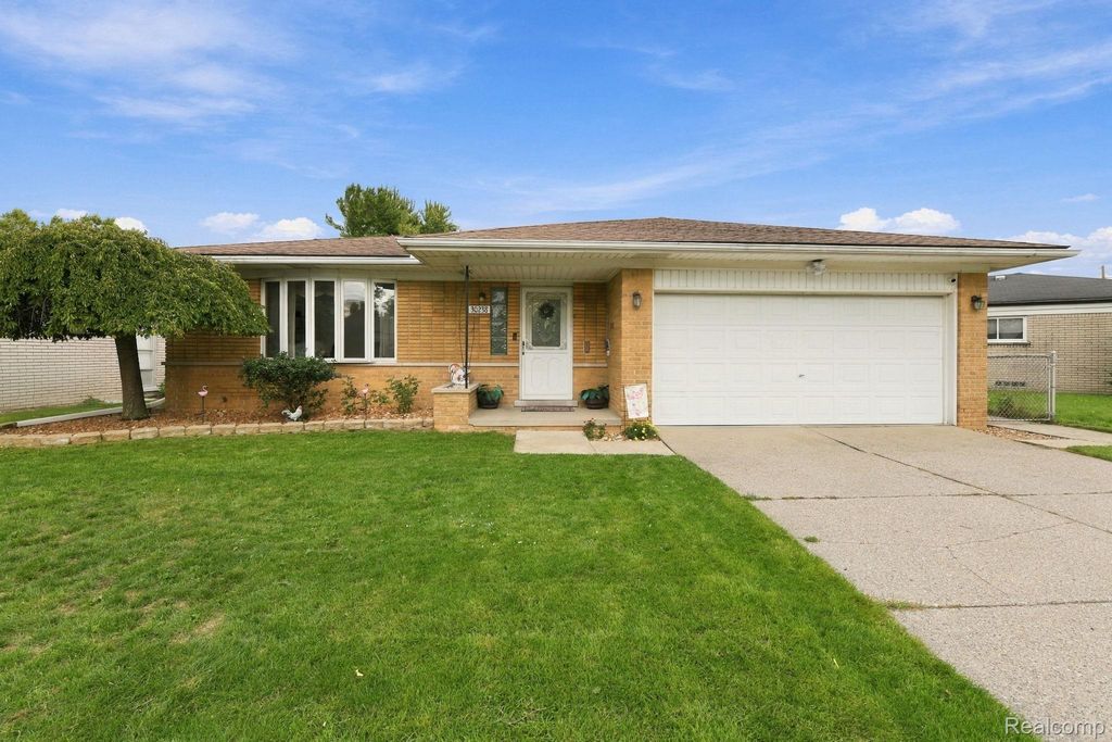 30238 Newport Drive, Warren