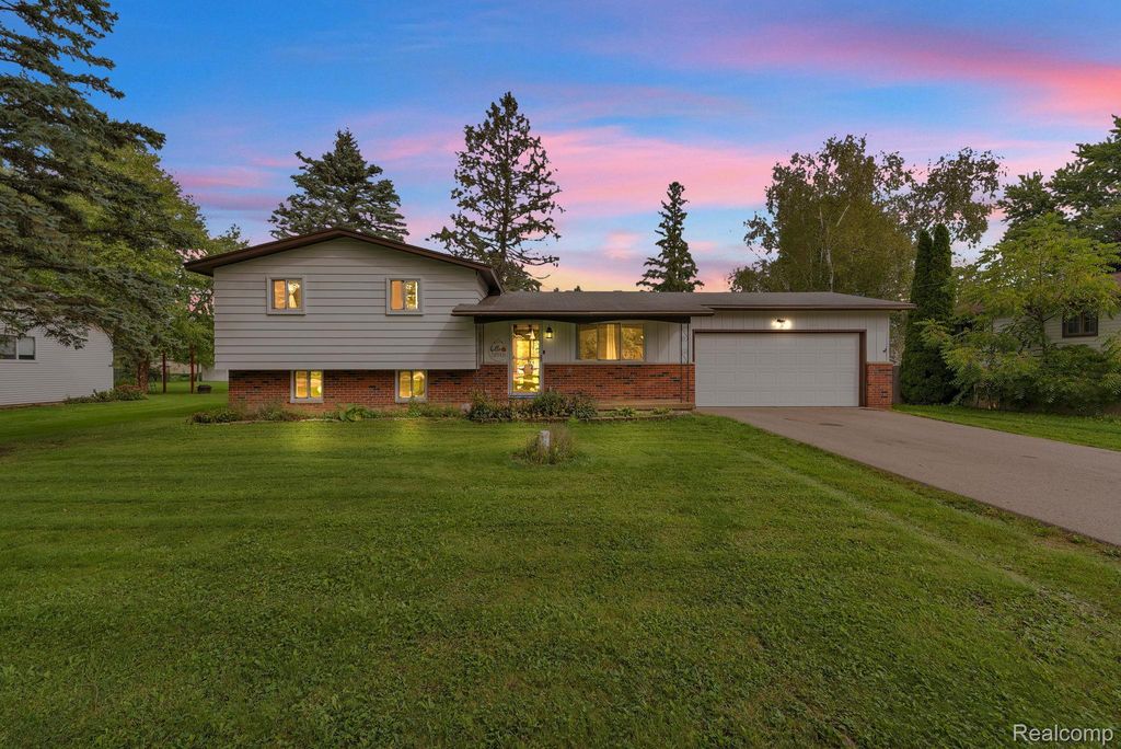 6155 E Maple Avenue, Grand Blanc