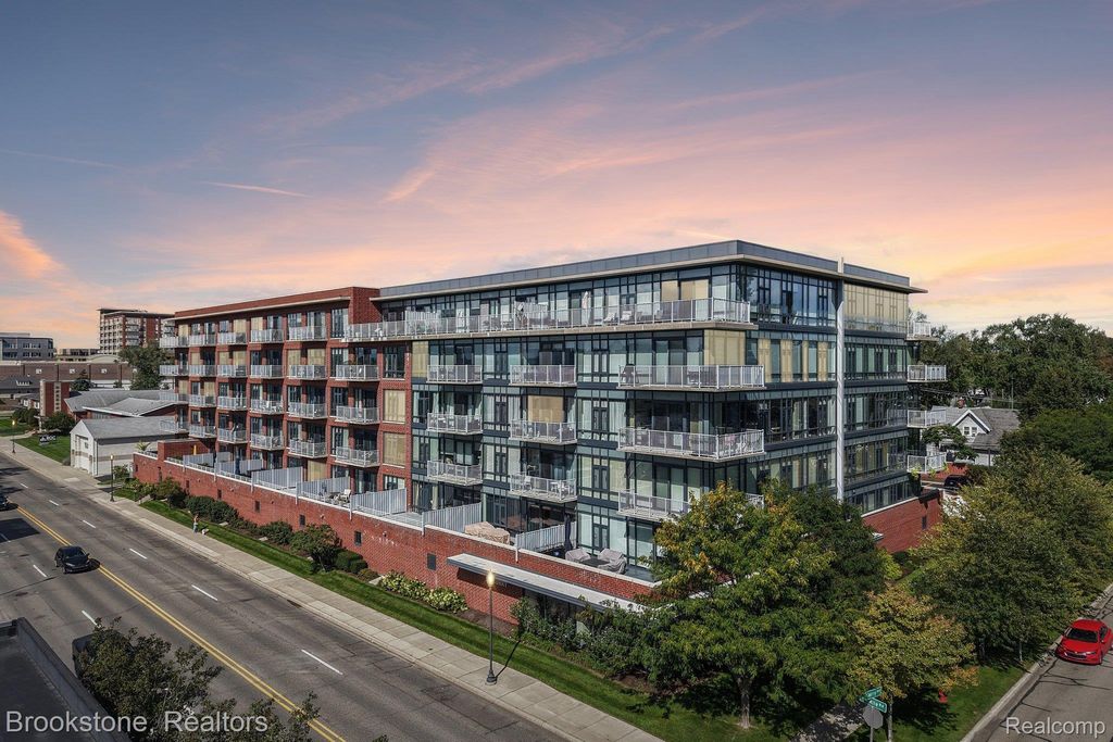 101 Curry Avenue 536, Royal Oak