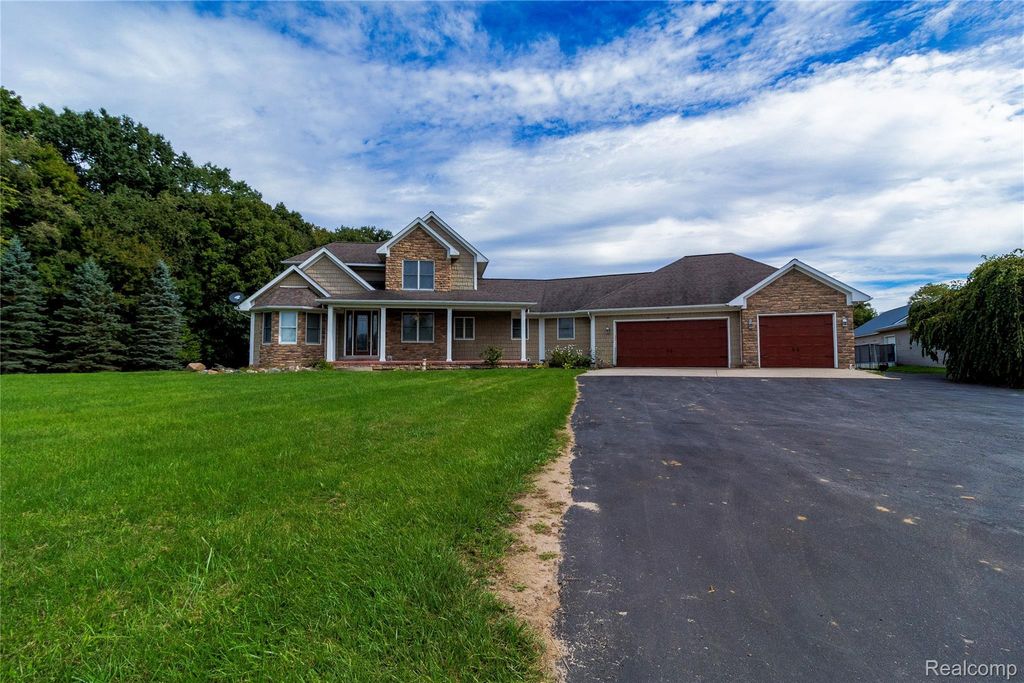 459 Maple Grove Road, Lapeer