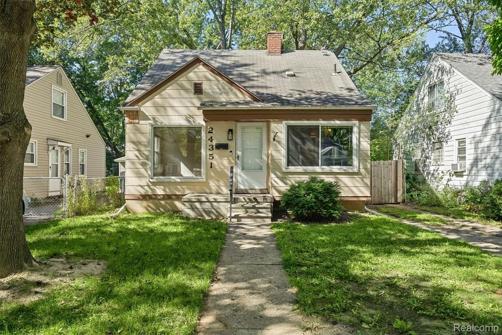 24351 Parklawn Street, Oak Park