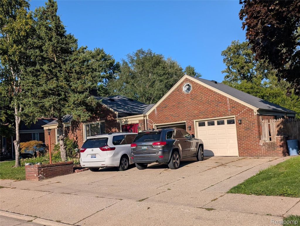 28212 Shock Street, St. Clair Shores