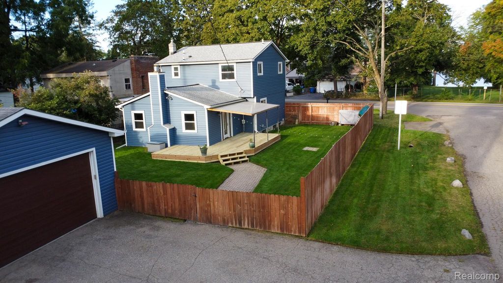 2926 Lansdowne Road, Waterford charter township