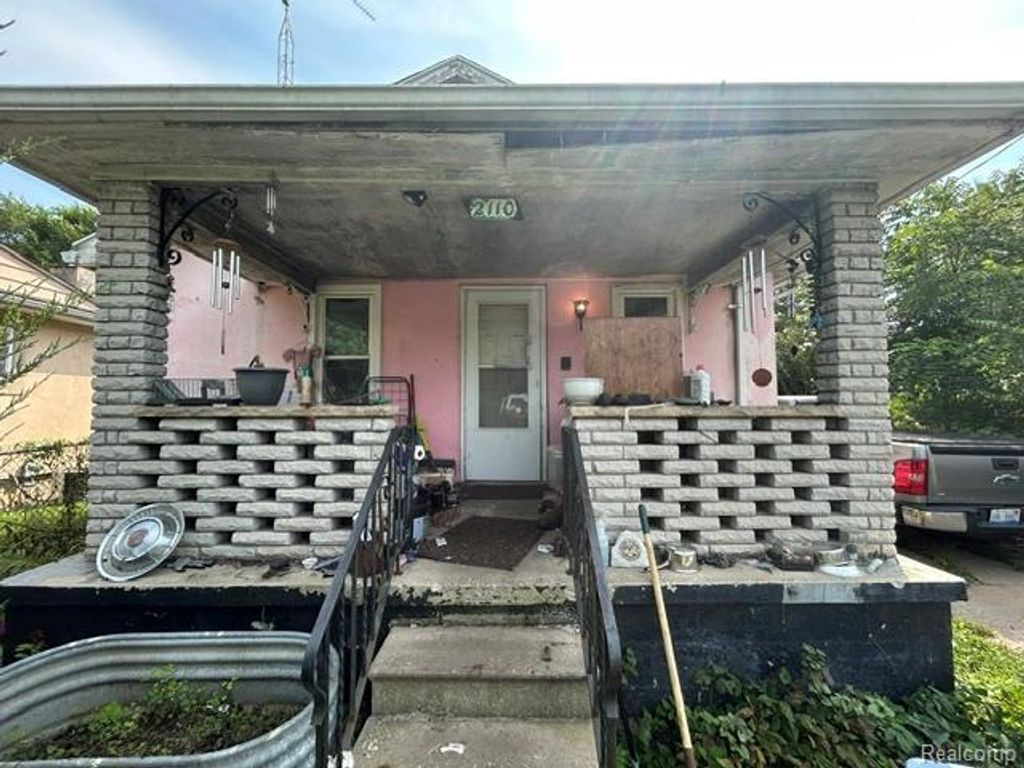 2110 Broadway Boulevard, Flint