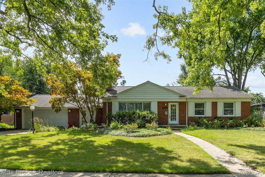 18135 Kinross Avenue, Beverly Hills