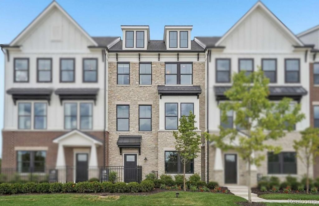 44015 Oakmont Drive, Plymouth