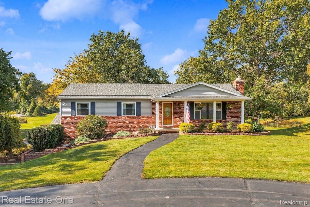 2795 Sun Terrace Drive, Hartland