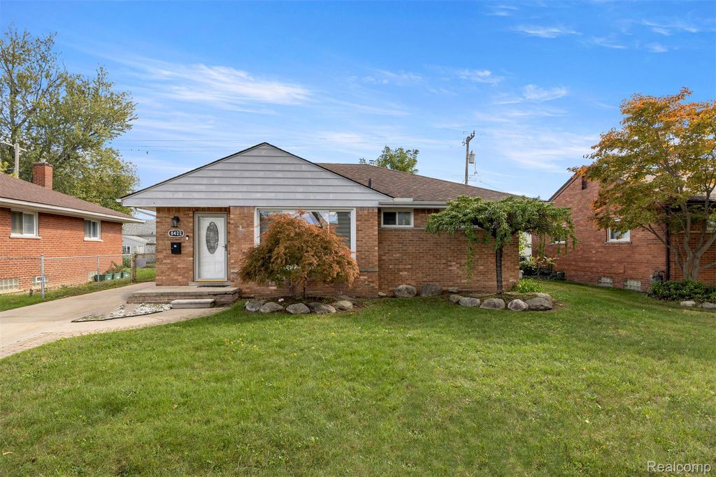 8422 Winston Lane, Dearborn Heights