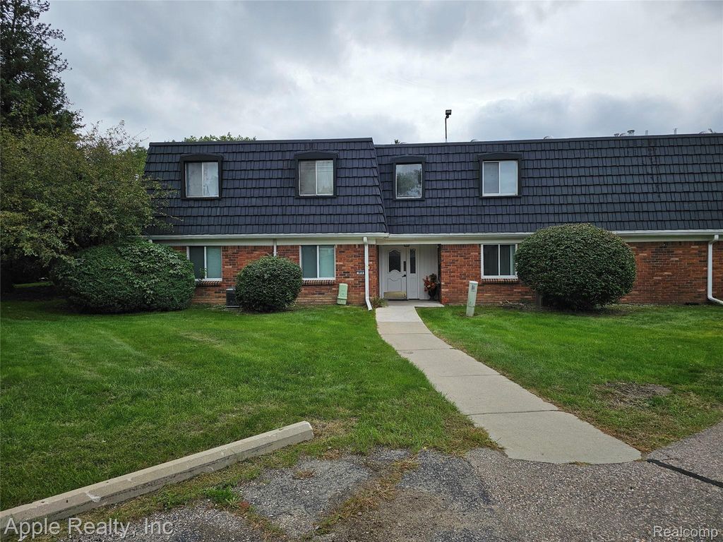 1856 Colonial Village Way 4, Waterford