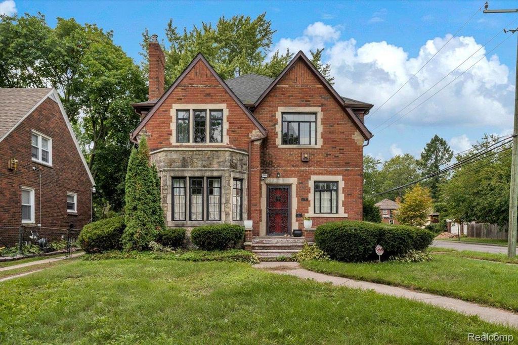 295 Piper Boulevard, Detroit