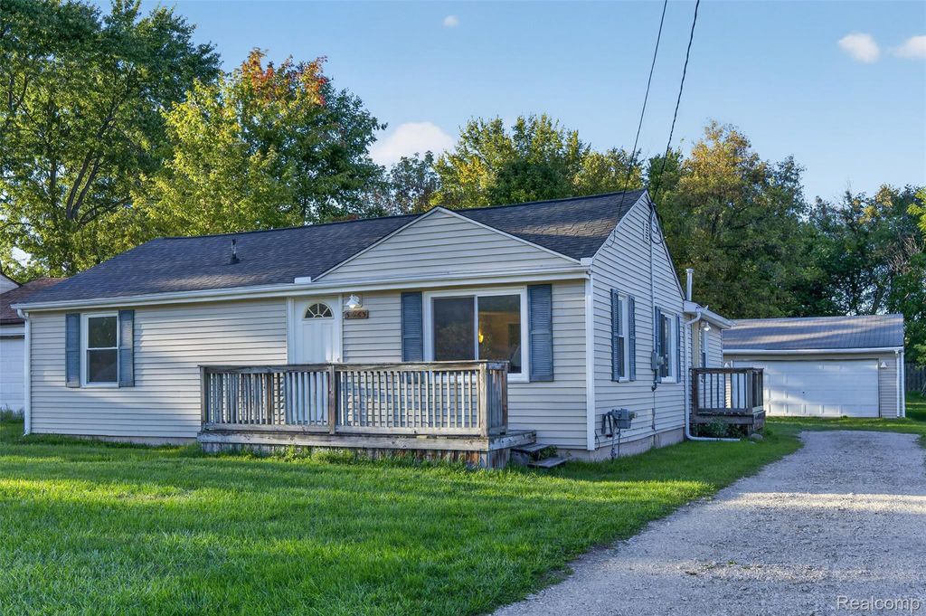 5465 Raymond Avenue, Burton