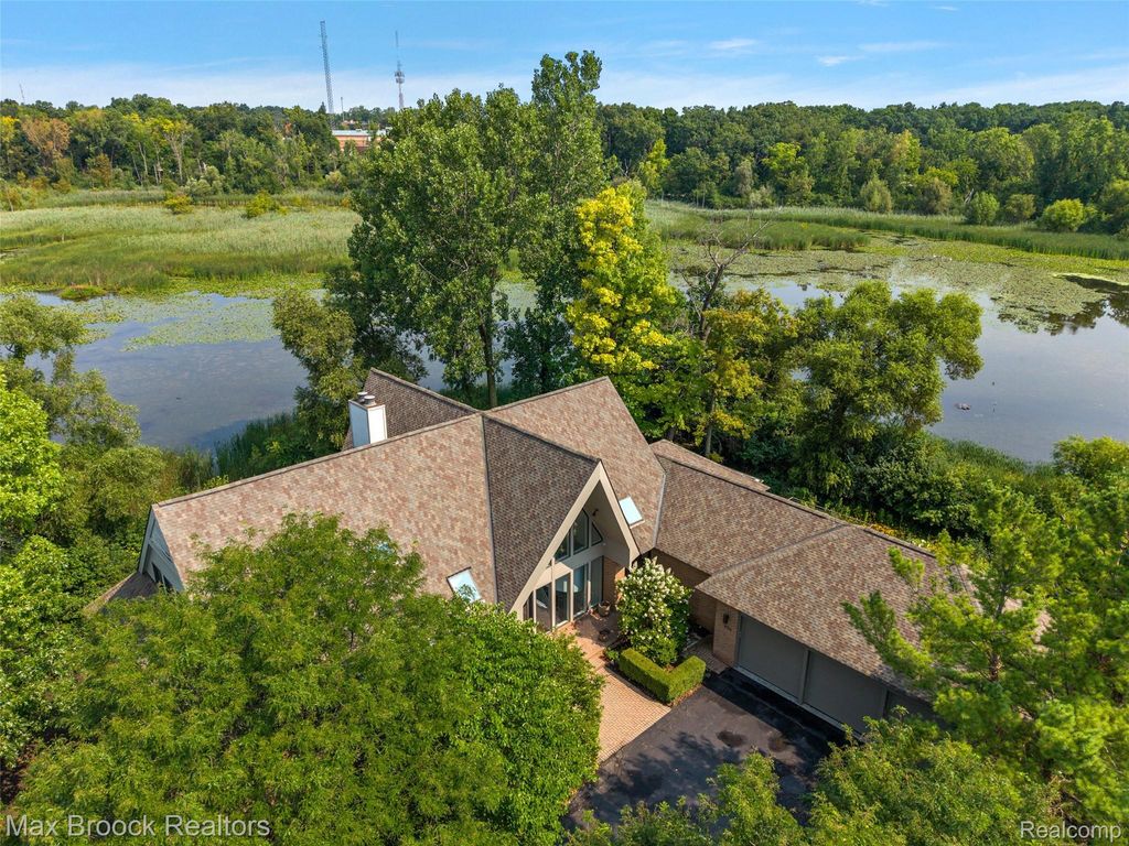 1136 Norminister End, Bloomfield Hills