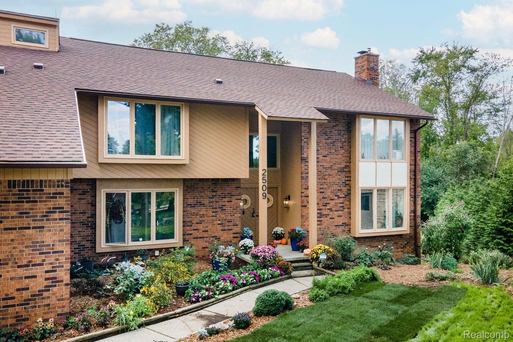 2509 Munster Road, Rochester Hills