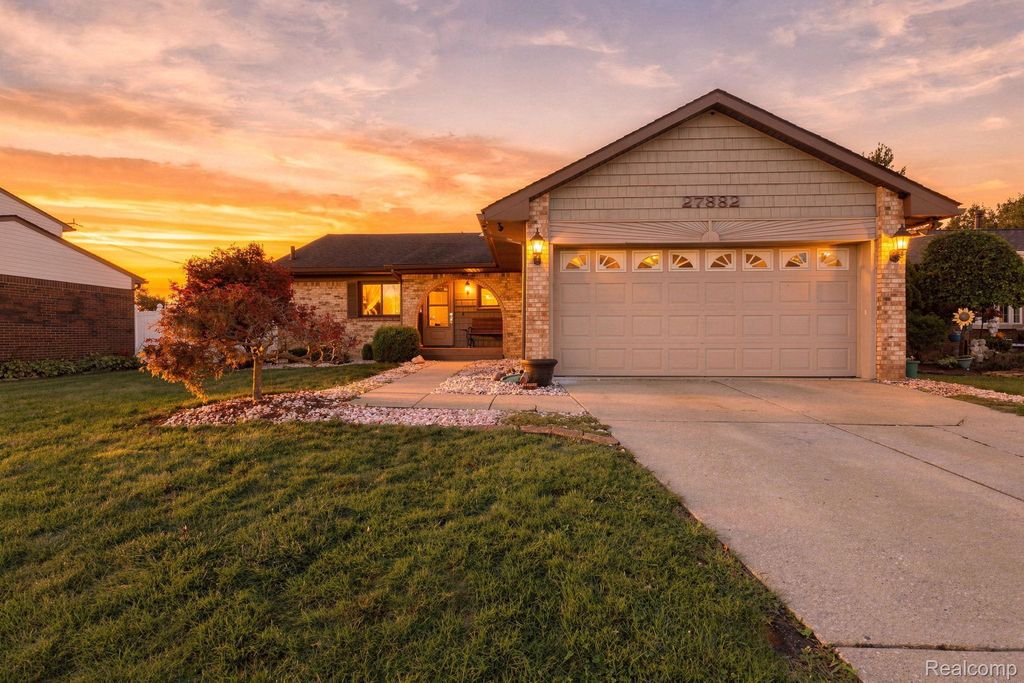 27882 White Oak Drive, Brownstown