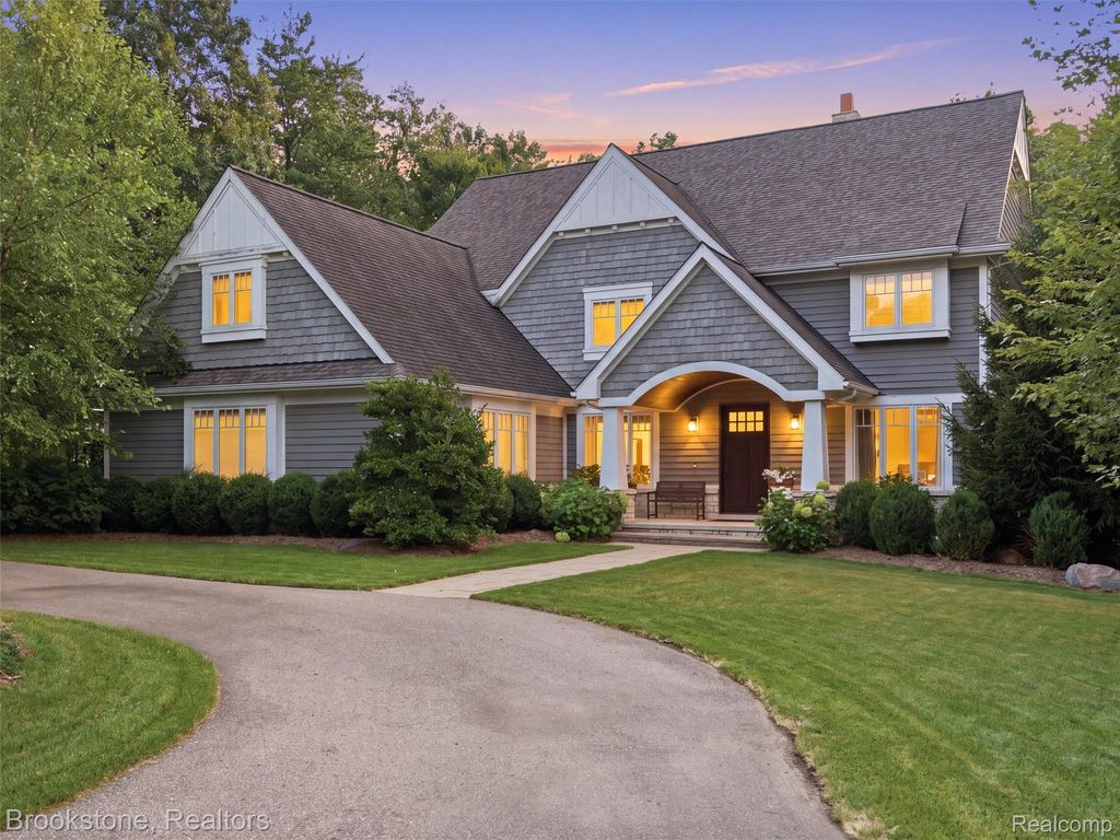 7655 Maple Ridge Court, Clarkston