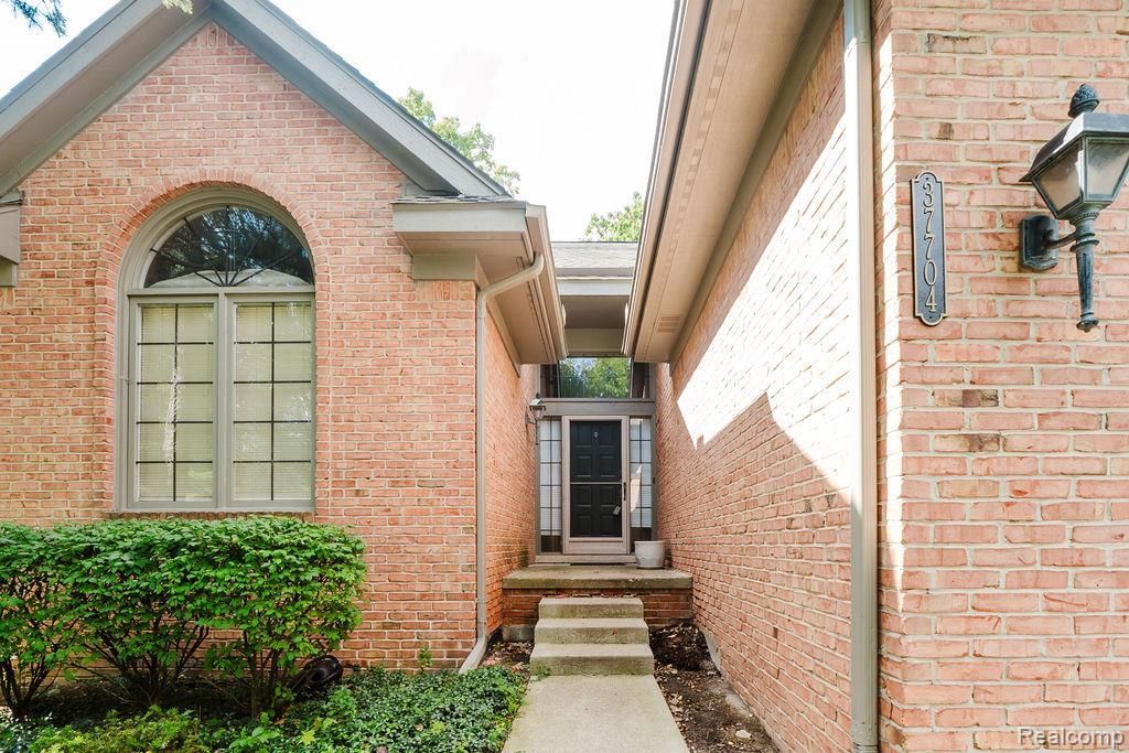 37704 Avon Lane, Farmington Hills