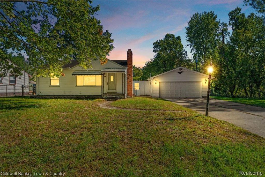 485 Rivard Boulevard, Waterford