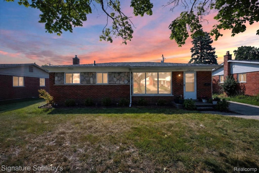 24715 Powers Avenue, Dearborn Heights