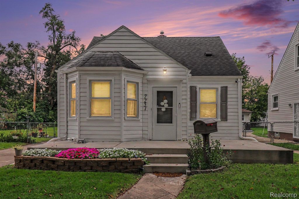 7251 Dolphin, Detroit