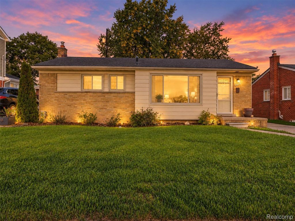 1199 N Stephen Avenue, Clawson
