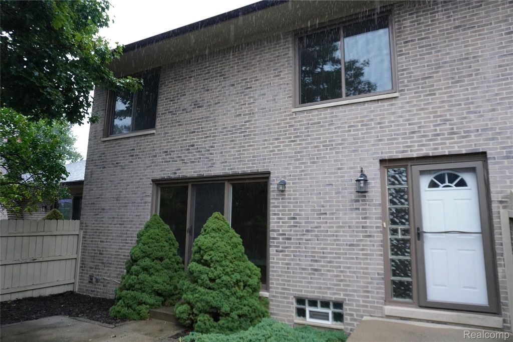 42345 E Leo Street 242, Clinton Twp