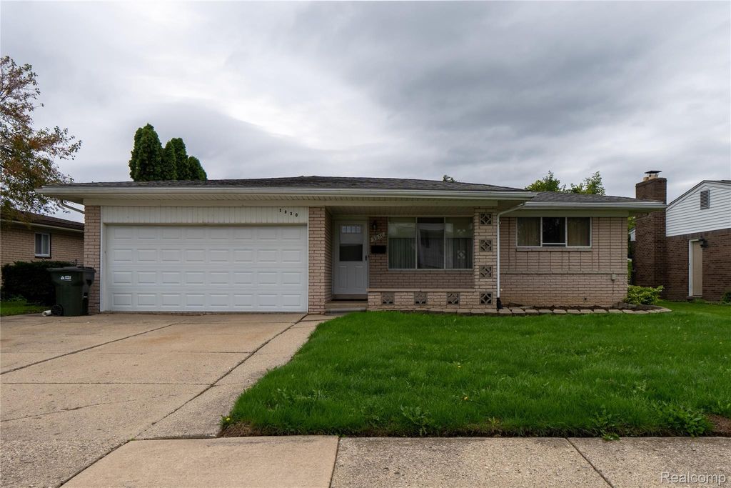 2930 Groves Drive, Sterling Heights