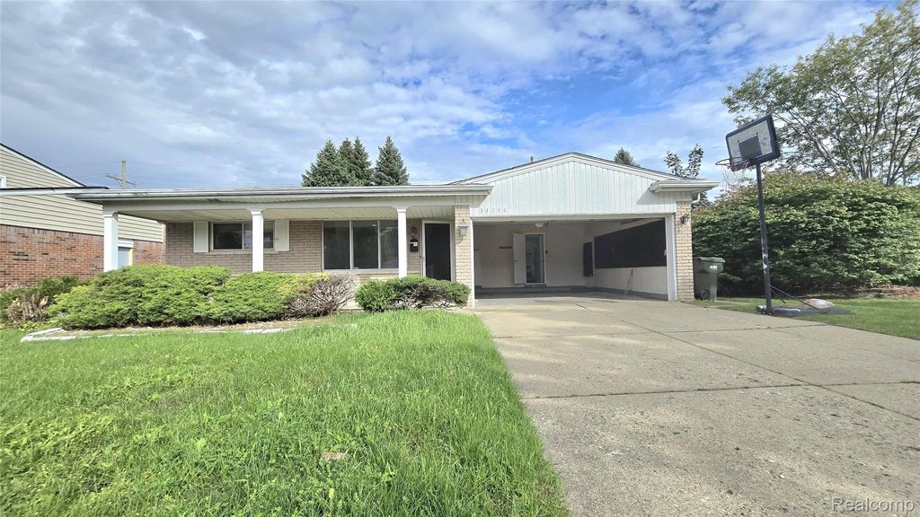34294 Greentrees Road, Sterling Heights