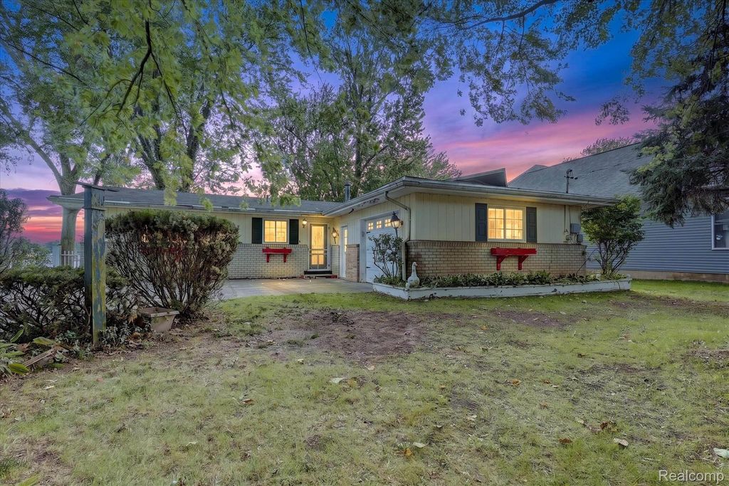 4223 Sadler Drive, Fenton charter township