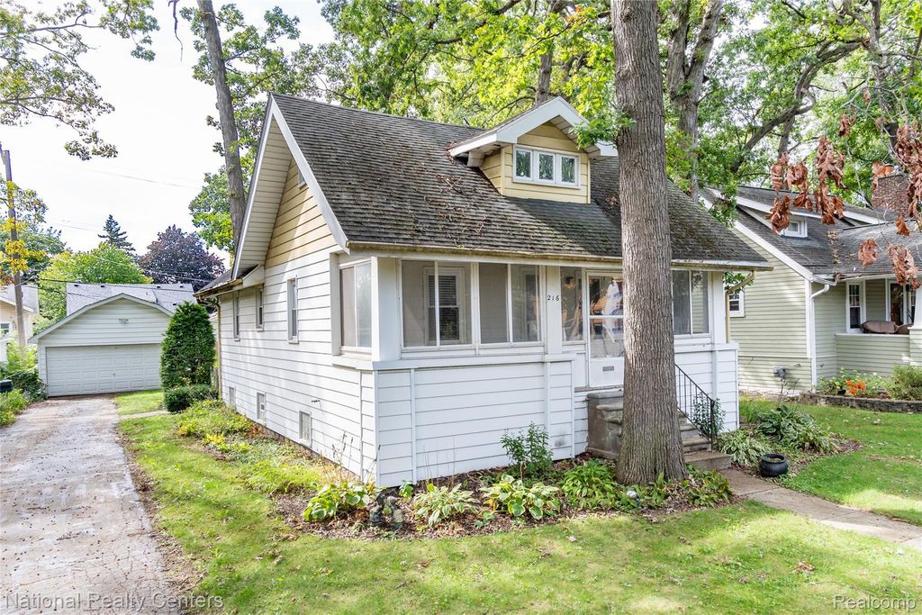 216 Rhode Island Avenue, Royal Oak