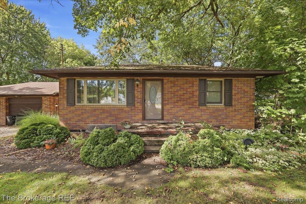 1424 S Belsay Road, Burton
