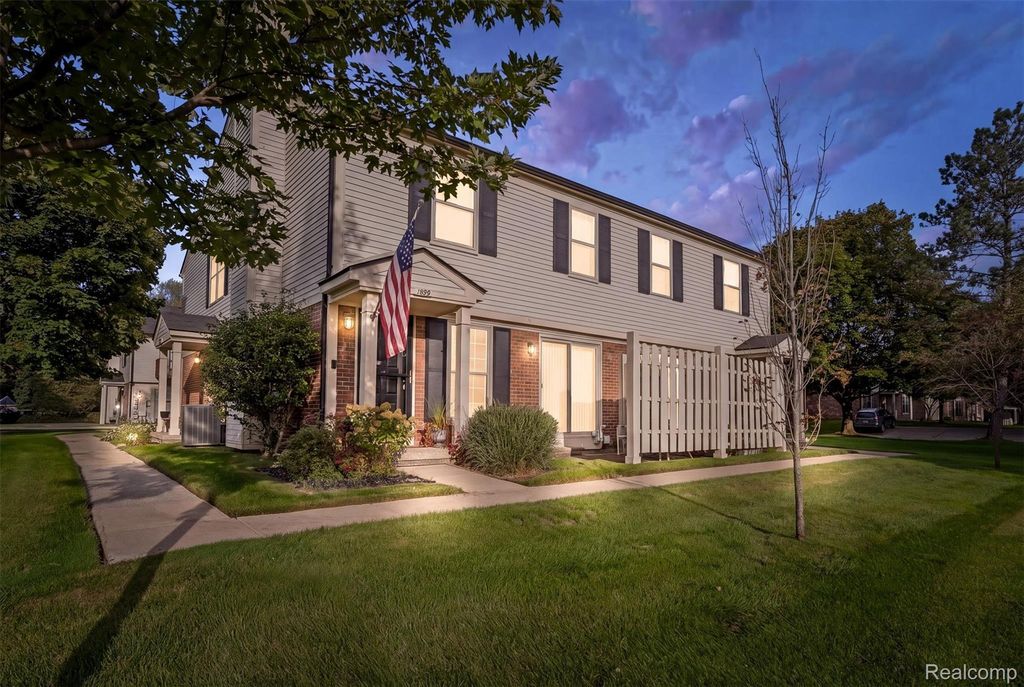 1492 Dover Hill S, Walled Lake