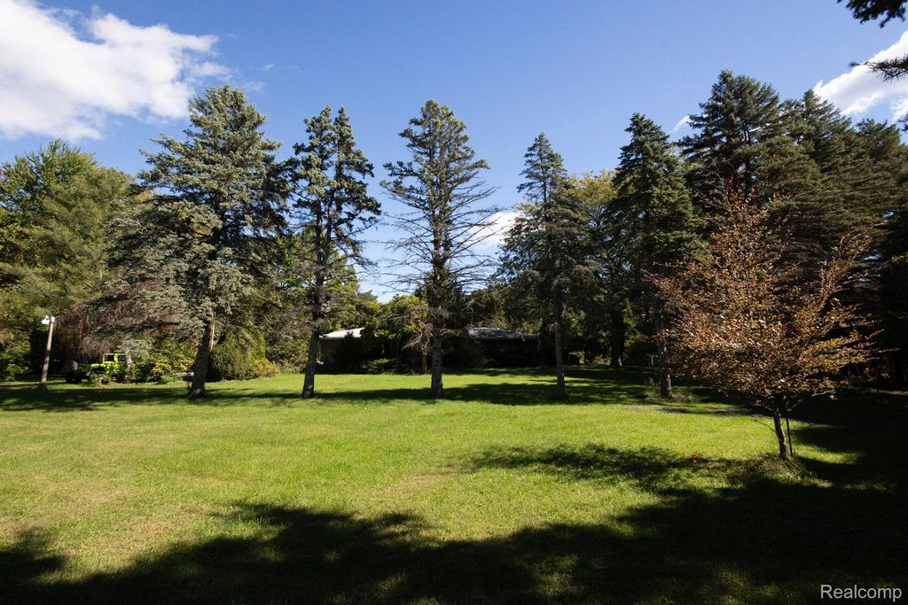 575 S Hemlock Road, Hemlock
