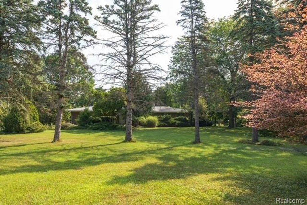 575 S Hemlock Road, Hemlock