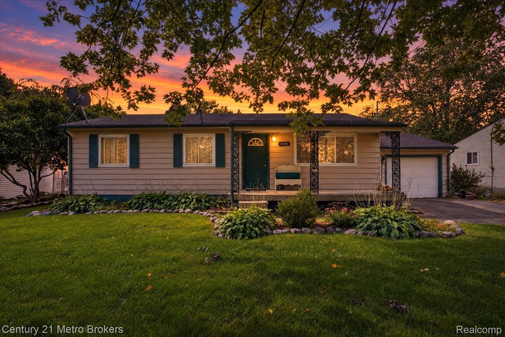4188 Carmanwood Drive, Flint