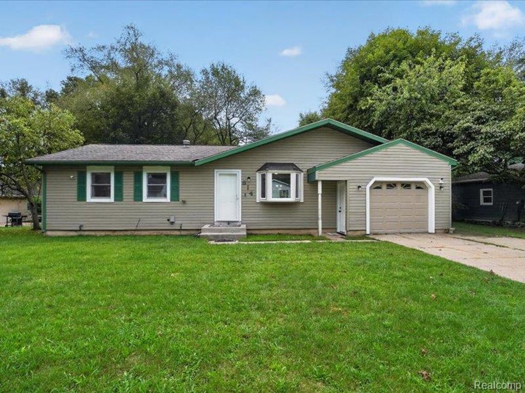 814 Huntington Boulevard, Albion