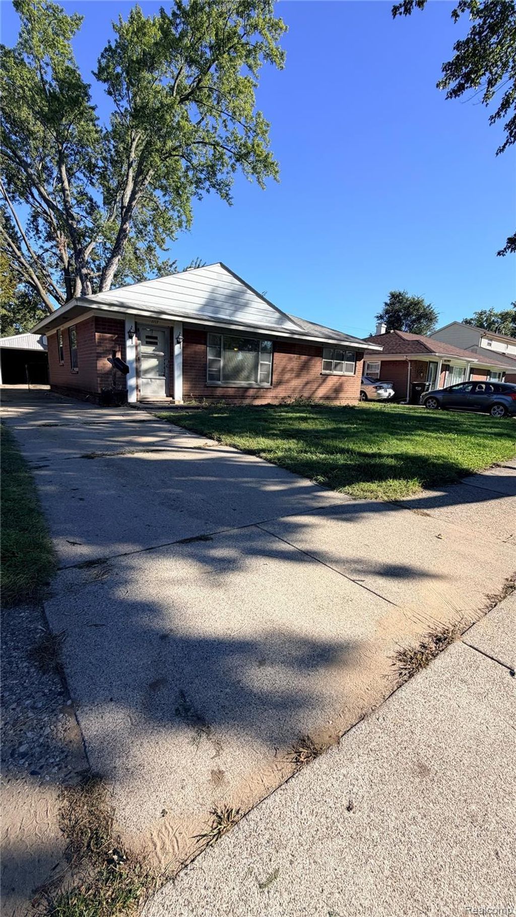 1117 E Brockton Avenue, Madison Heights