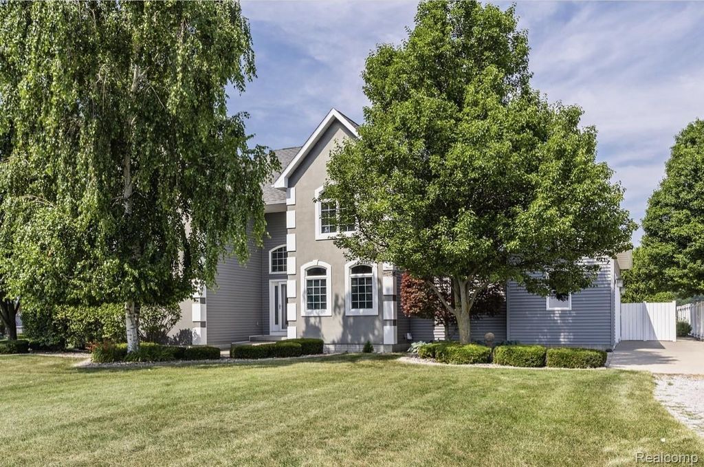 3558 S Mackinaw Road, Bay City