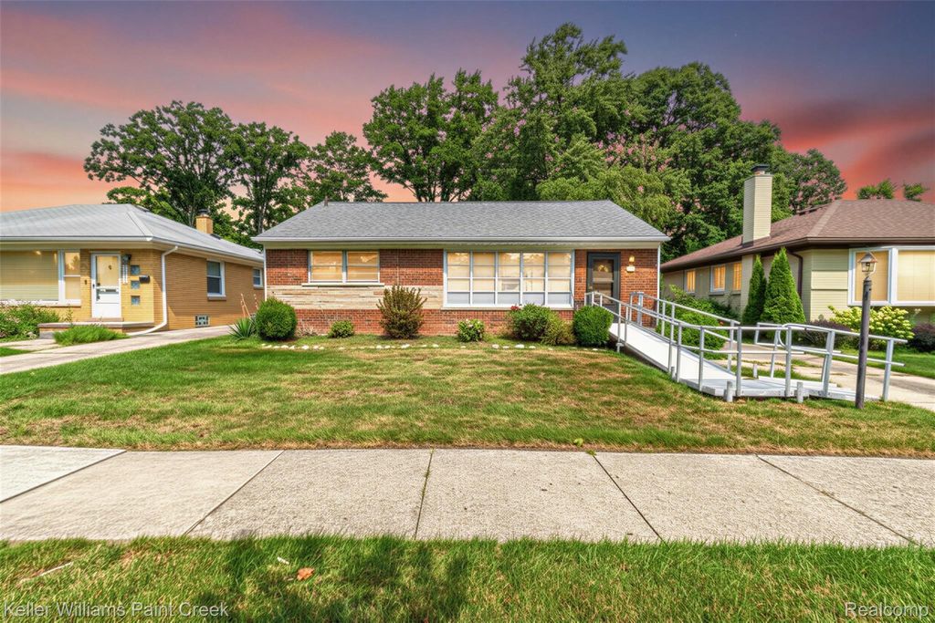 2425 Derby Road, Troy