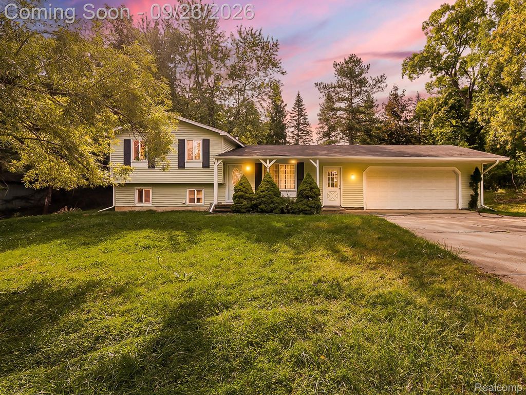 6995 Leytonstone Boulevard, West Bloomfield