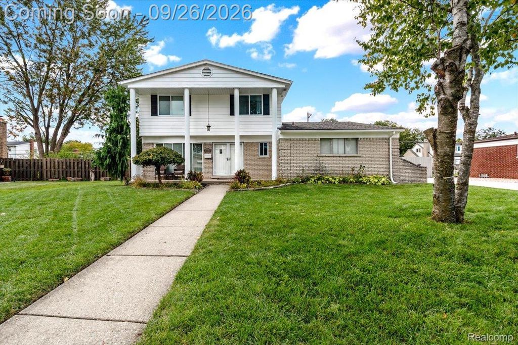 36319 Travis Drive, Sterling Heights