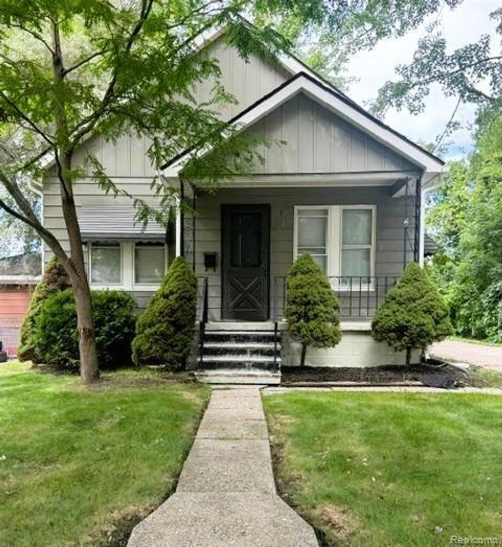 54 W Hopkins Avenue, Pontiac