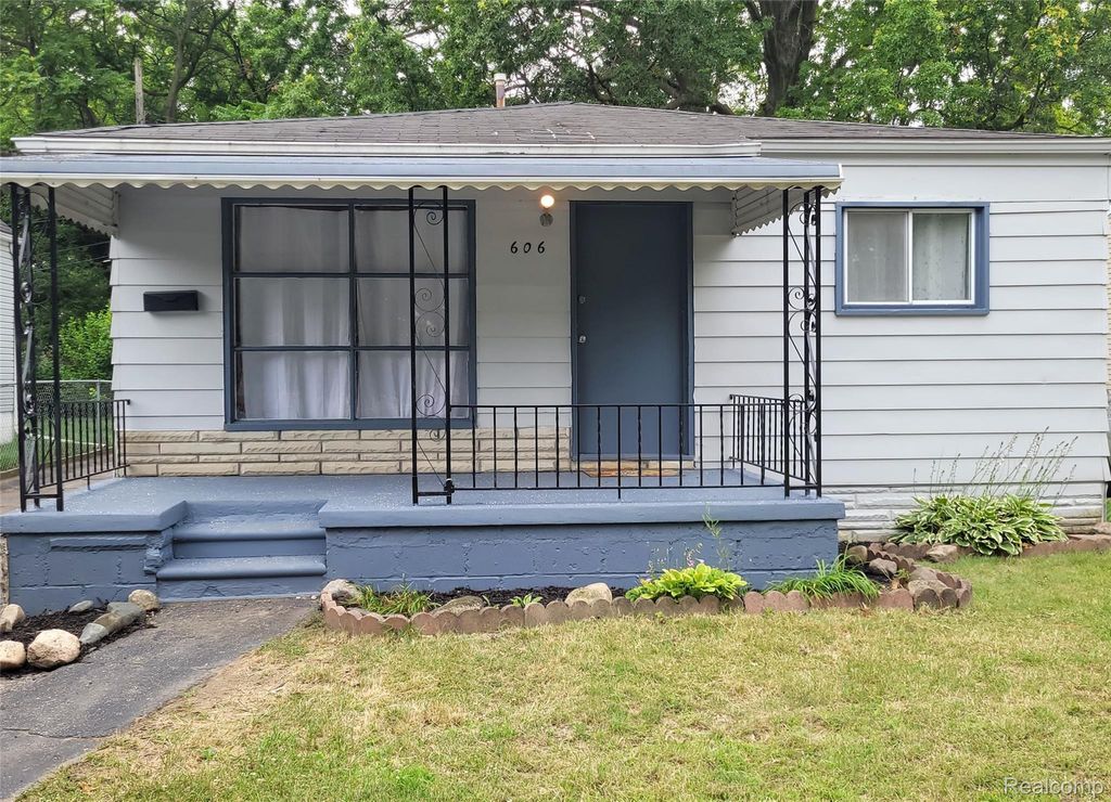 606 E Milton Avenue, Hazel Park