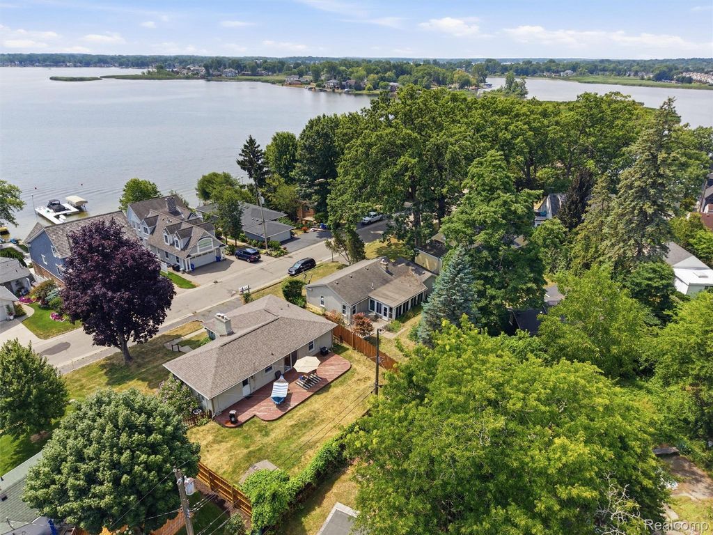 2790 Sylvan Shores Drive, Waterford charter township